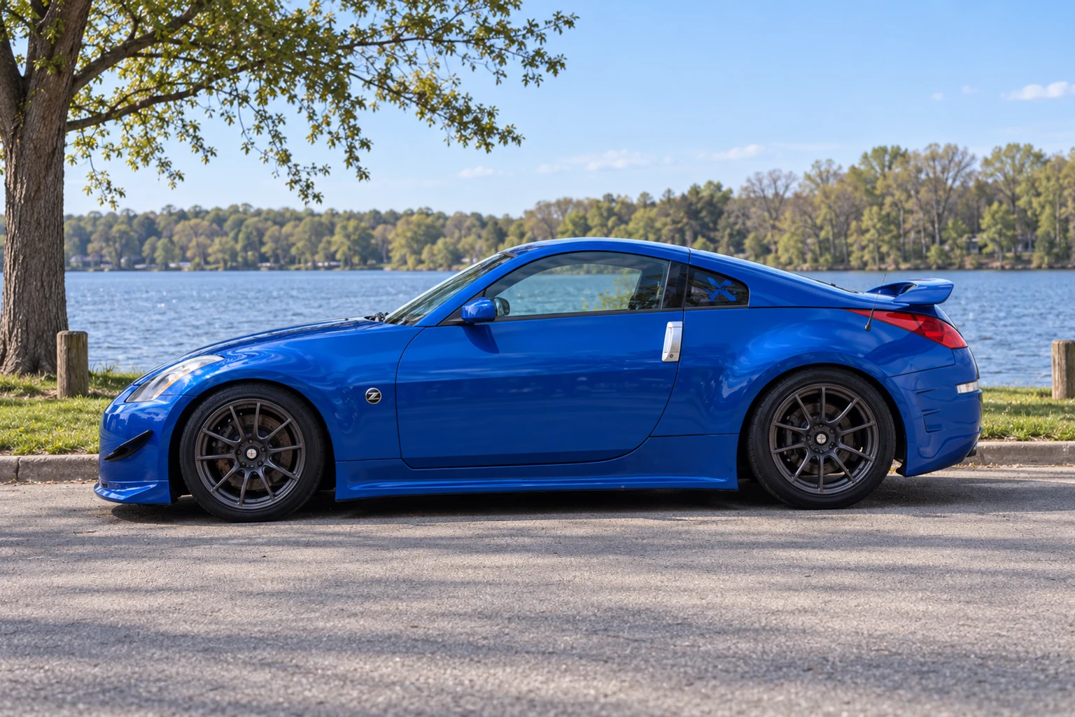 AI-generated view of a 2004 Nissan 350Z Enthusiast with WedsSport SA-55M wheels
