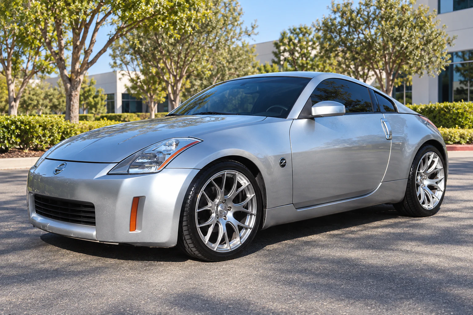 AI-generated view of a 2004 Nissan 350Z Enthusiast with Linea Corse LC818 wheels