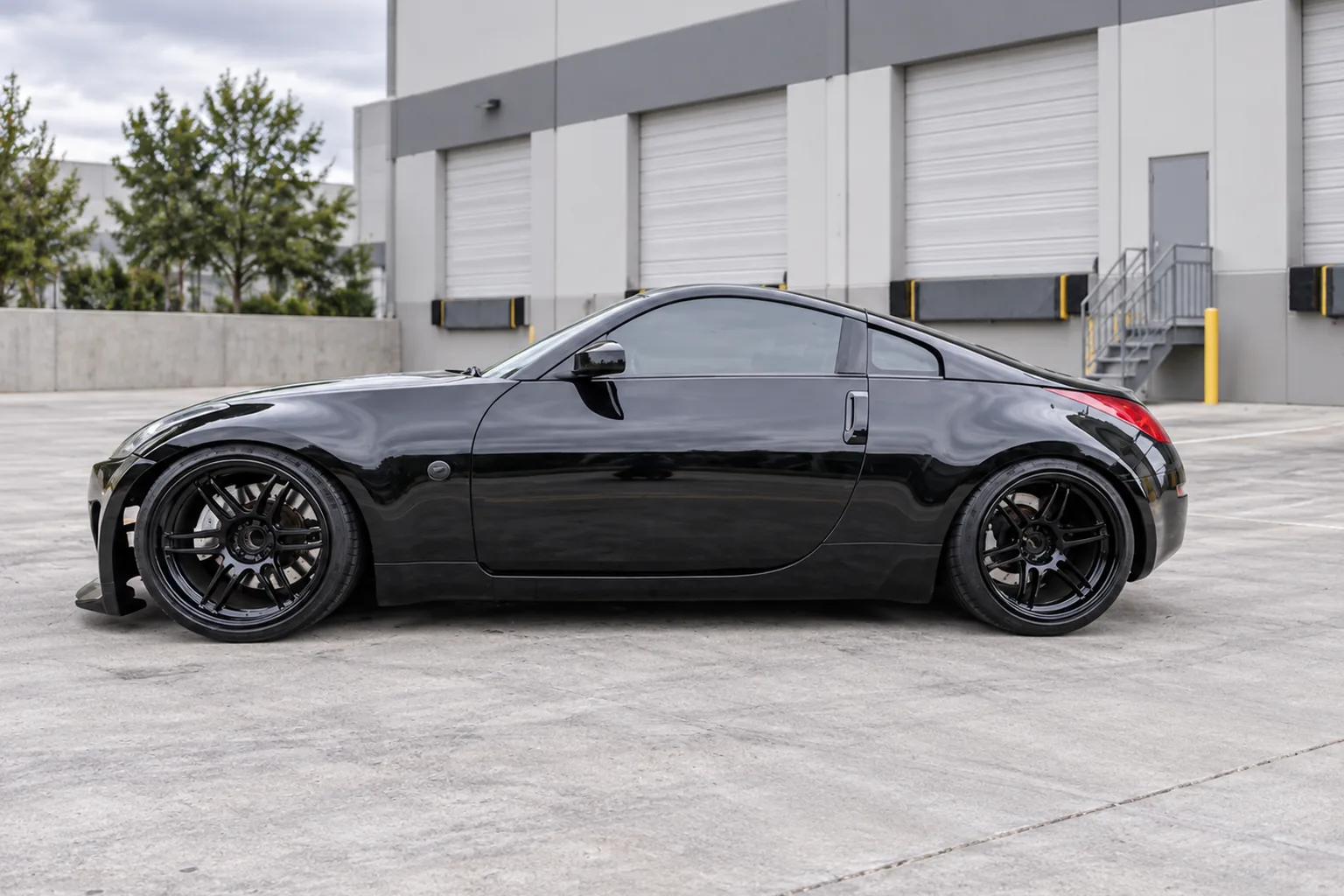AI-generated view of a 2006 Nissan 350Z with AME TM-02 wheels